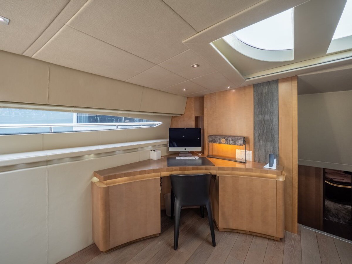 2010-pershing-116-1-28fe17