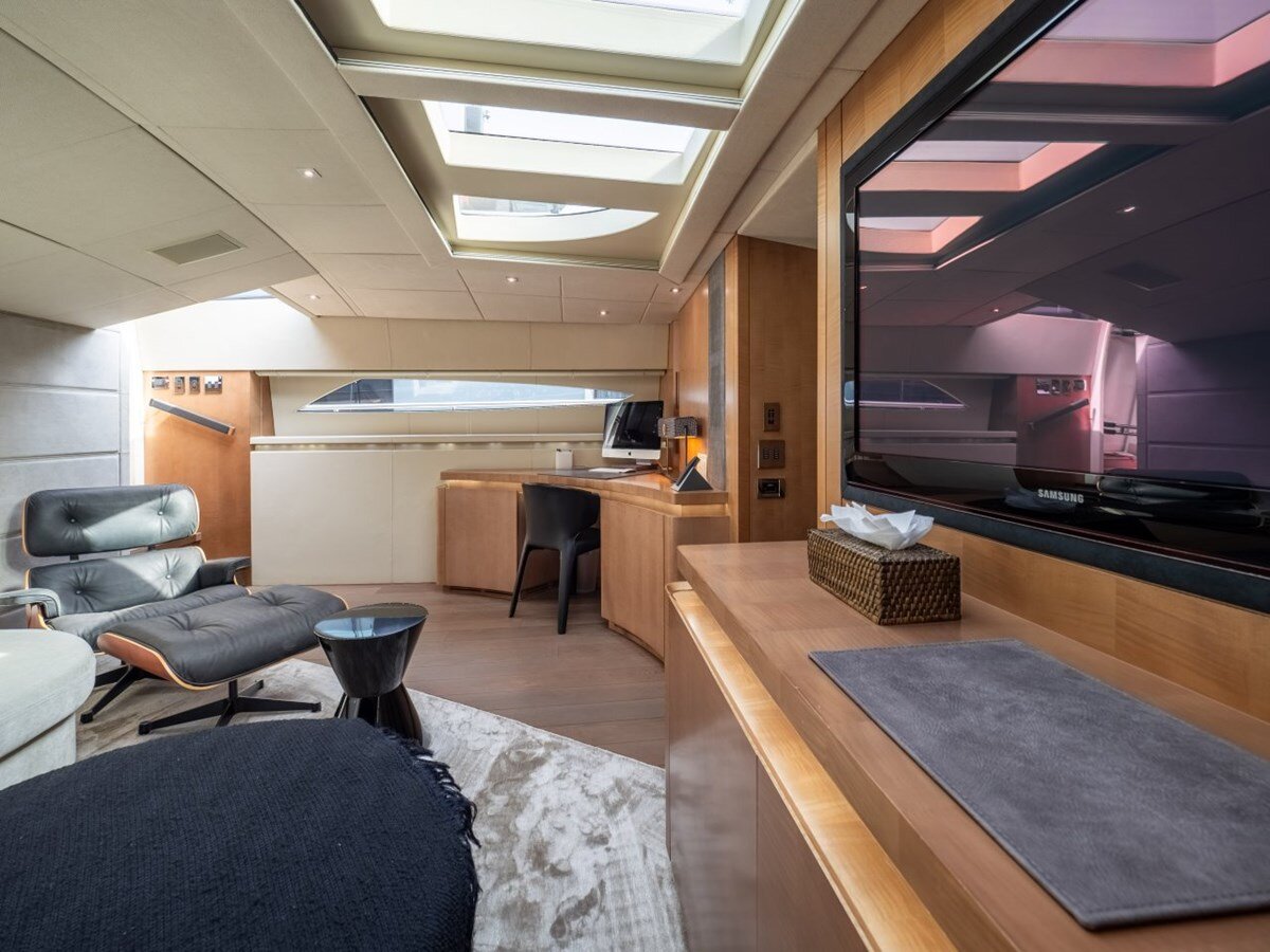 2010-pershing-116-1-28fe17