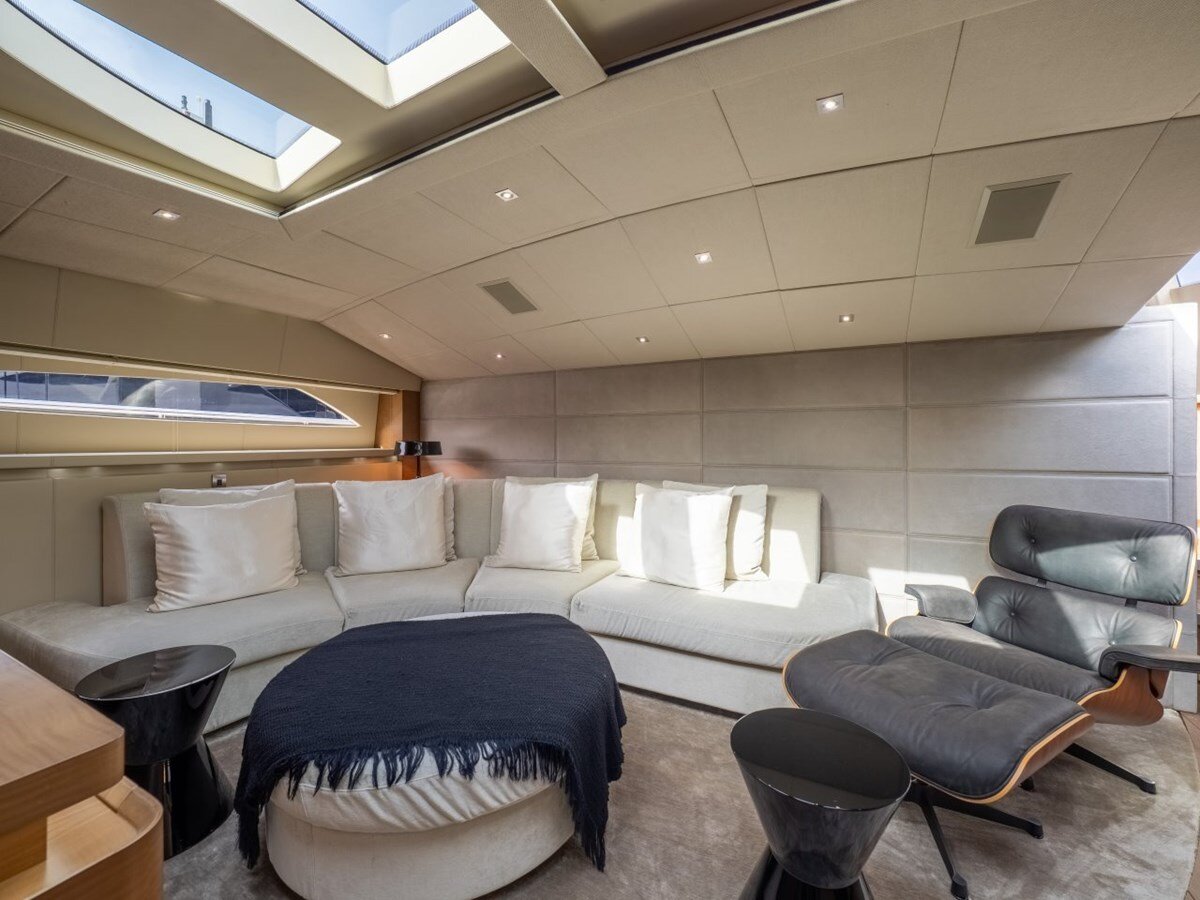 2010-pershing-116-1-28fe17