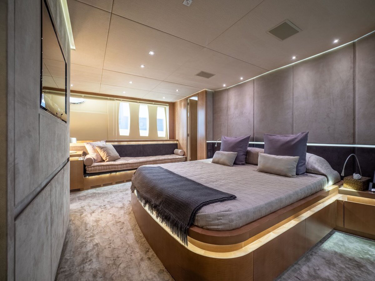 2010-pershing-116-1-28fe17