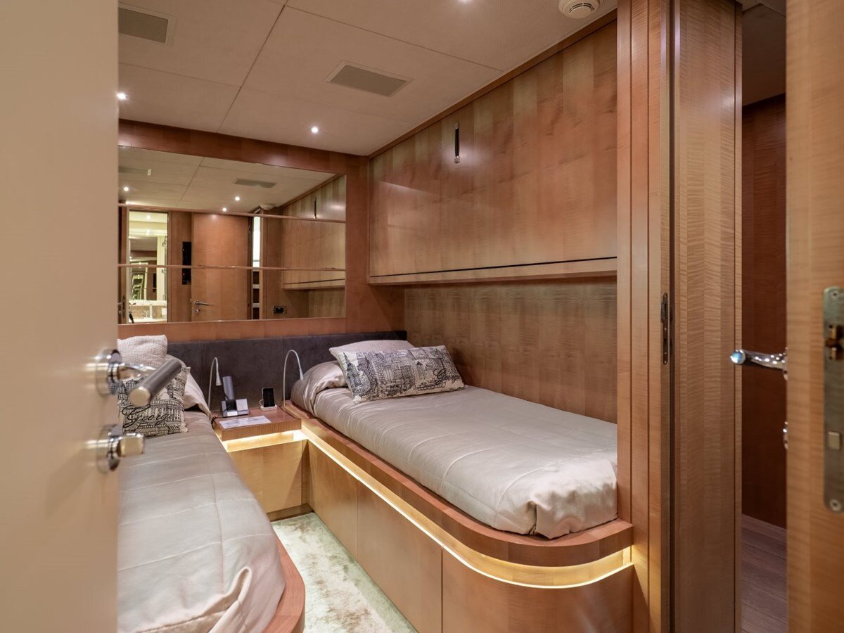 2010-pershing-116-1-28fe17