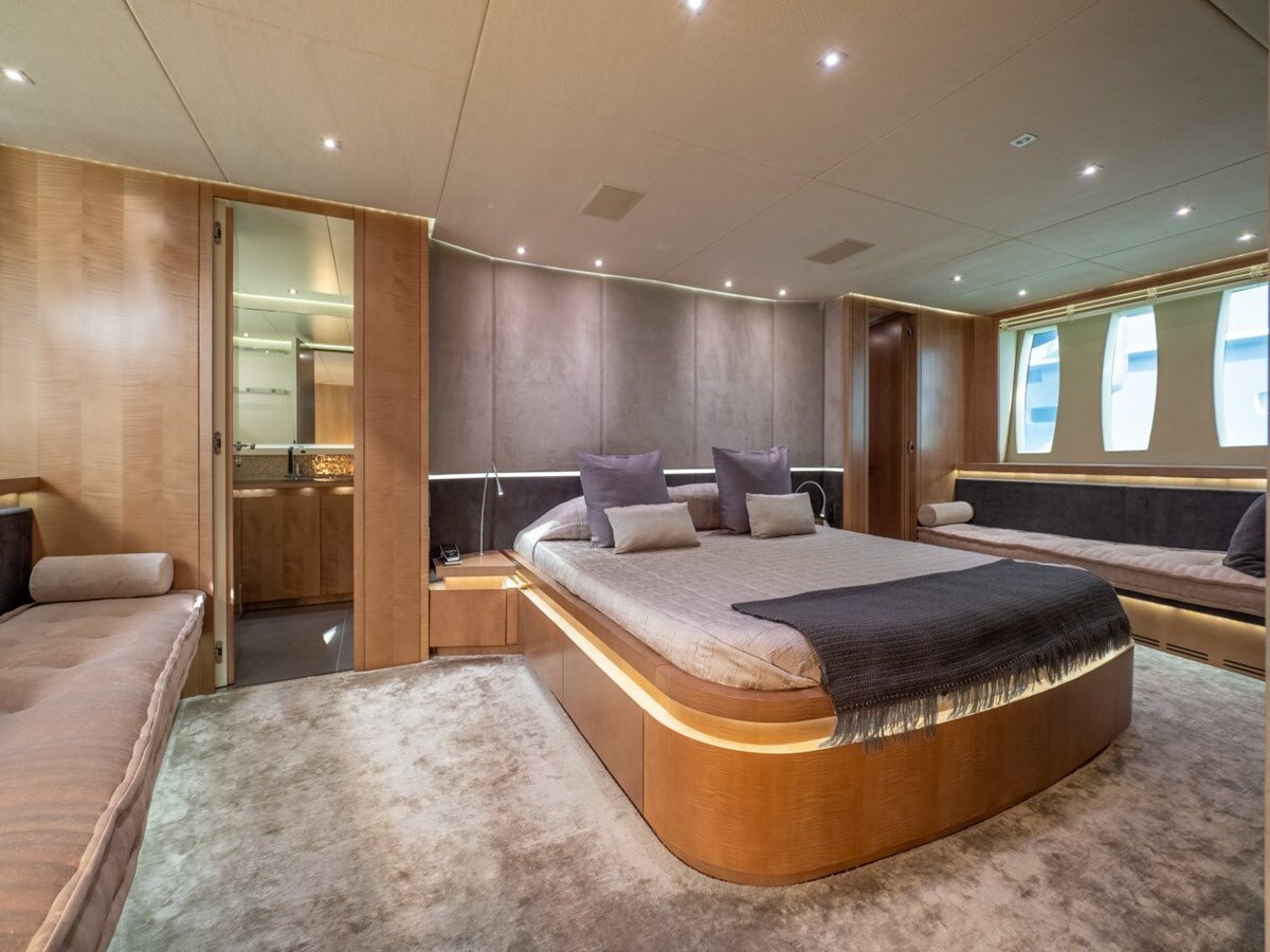 2010-pershing-116-1-28fe17