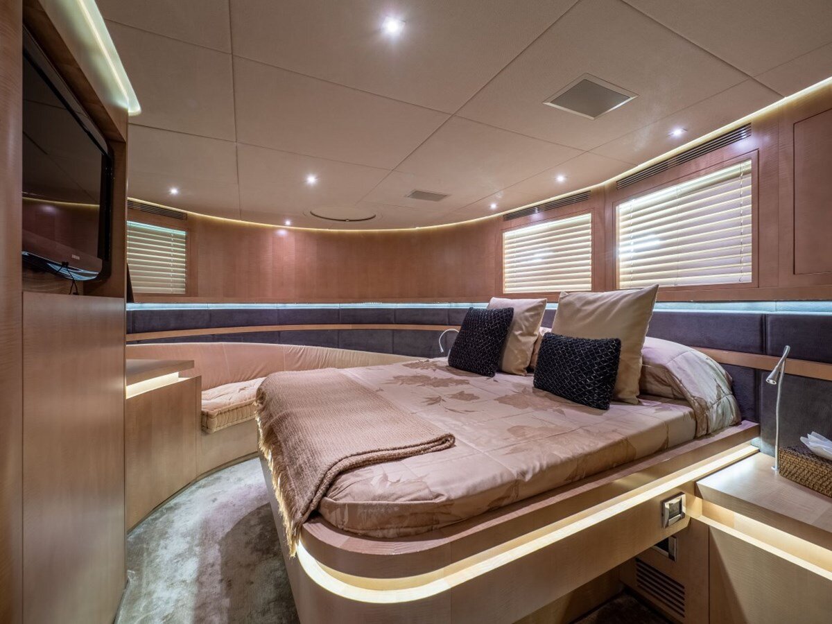 2010-pershing-116-1-28fe17