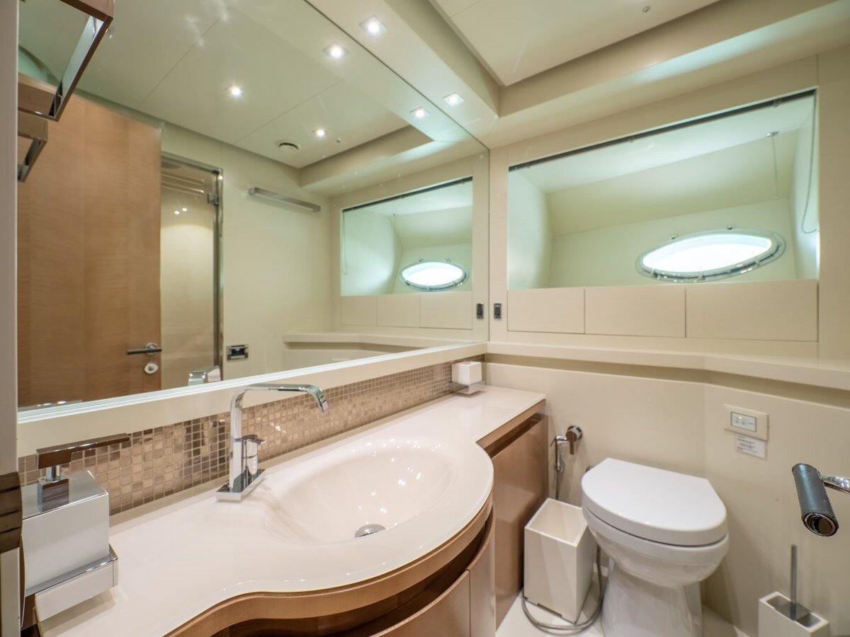 2010-pershing-116-1-28fe17