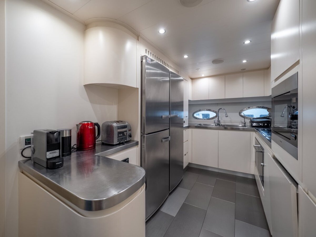 2010-pershing-116-1-28fe17