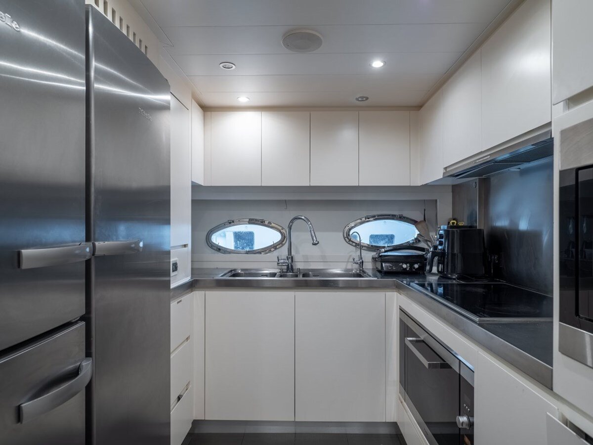 2010-pershing-116-1-28fe17