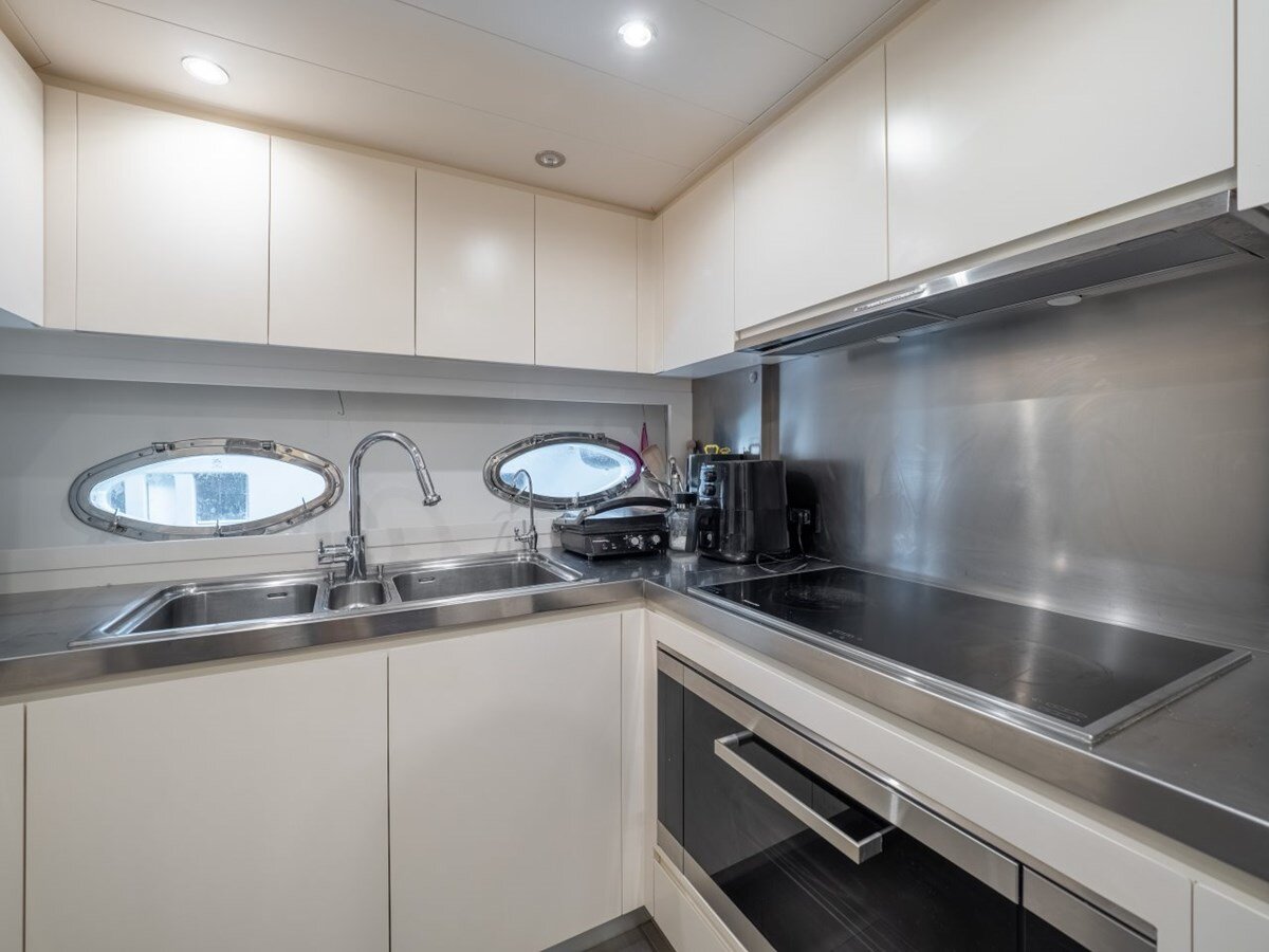 2010-pershing-116-1-28fe17