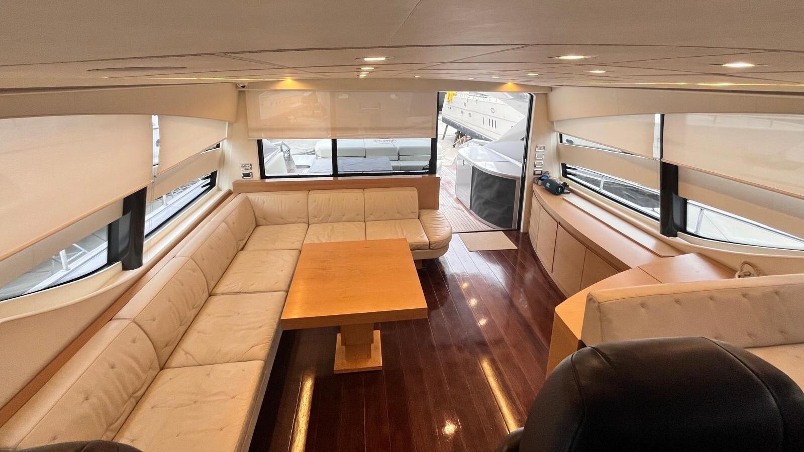 2010-pershing-73-1-1b3253