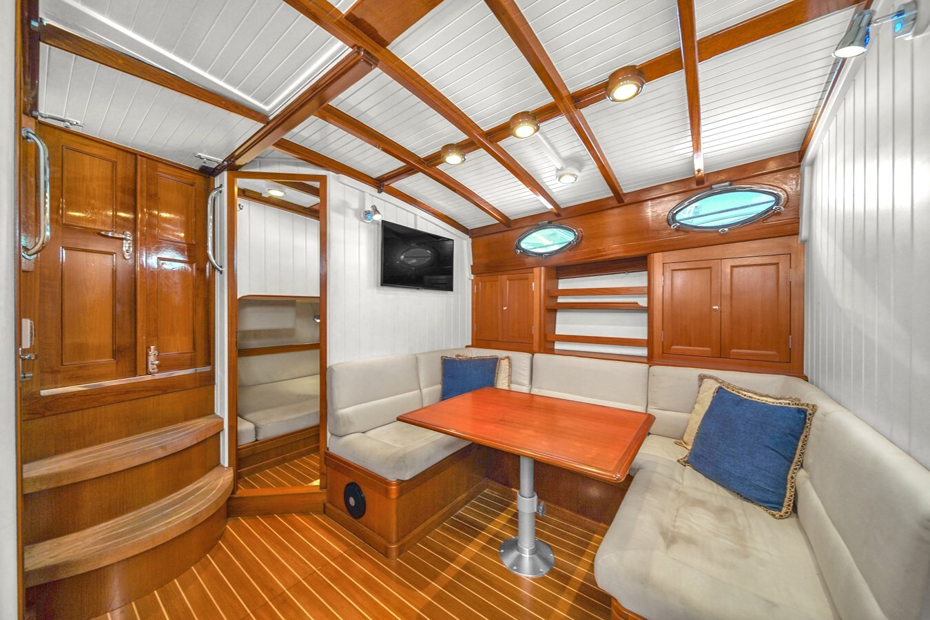 2010-revival-45-5b9512