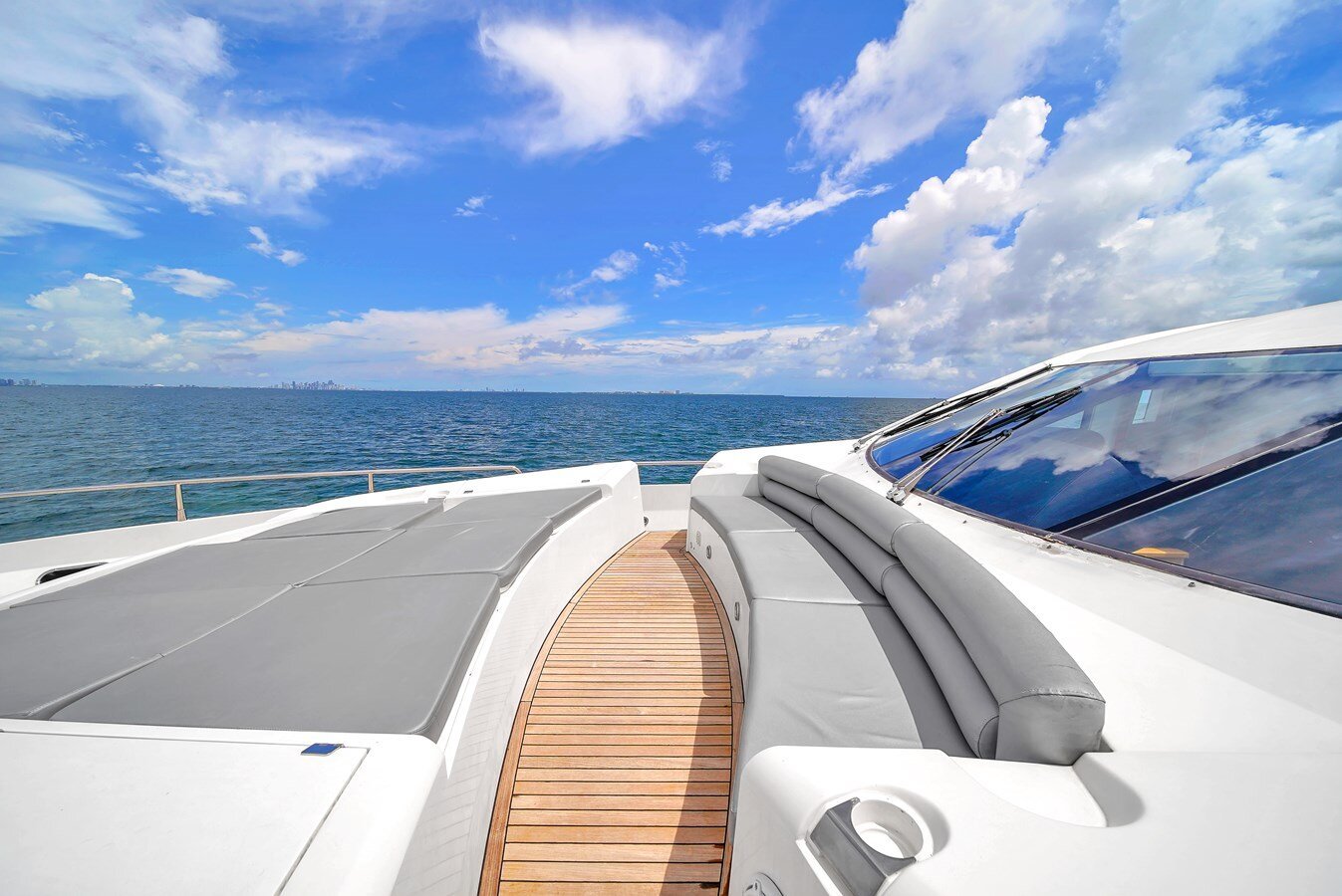 2010 SUNSEEKER 80'