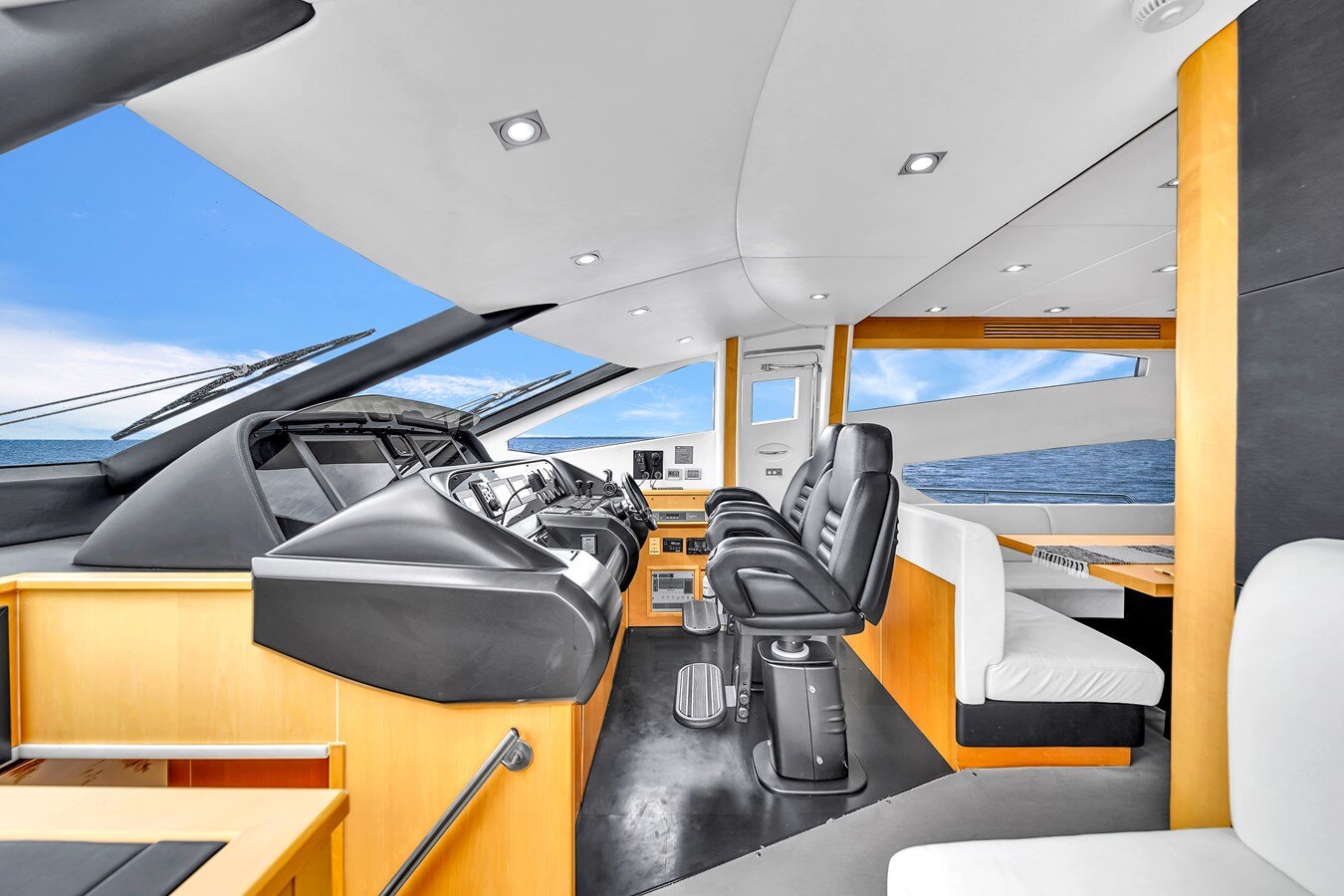 2010 SUNSEEKER 80'