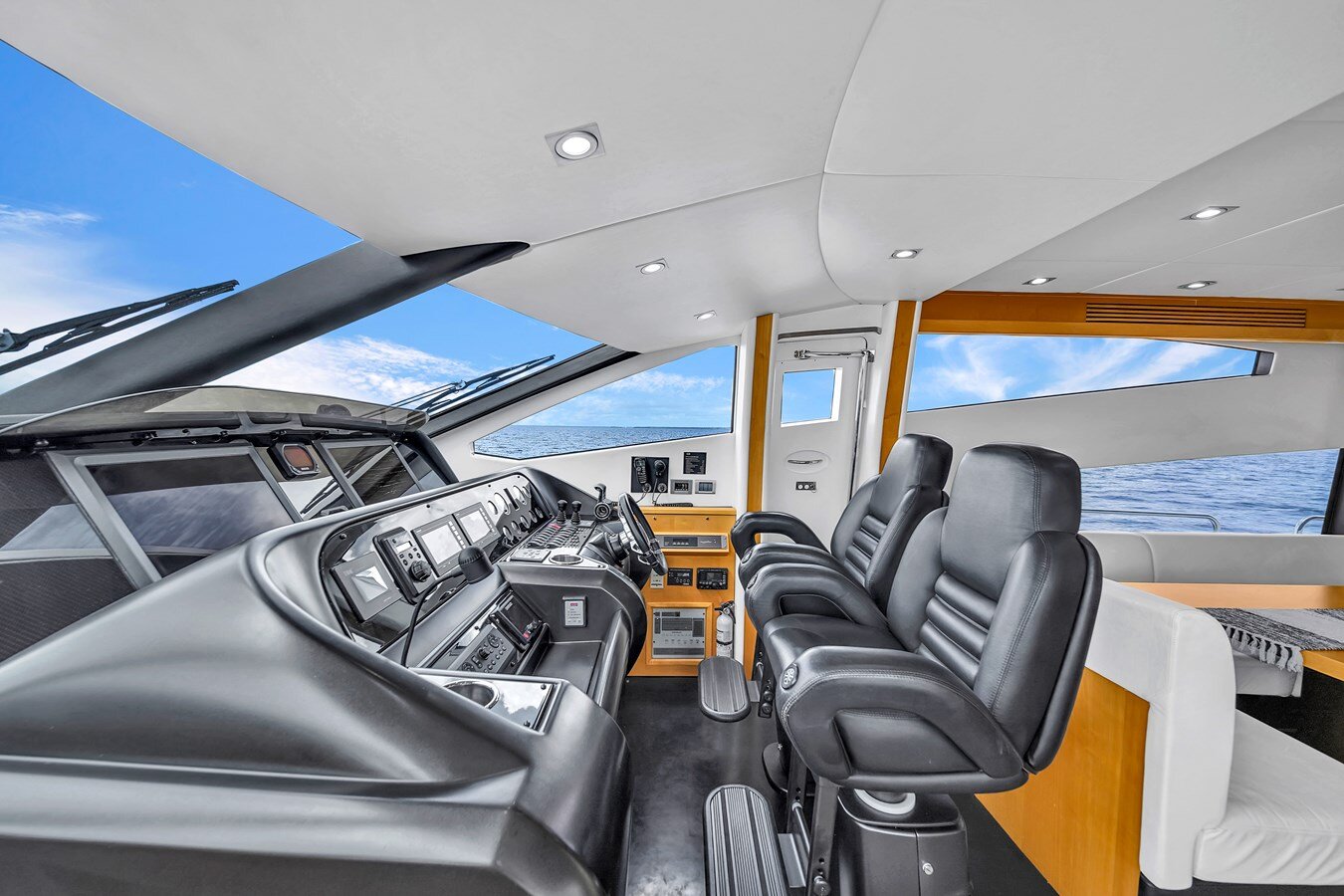 2010 SUNSEEKER 80'