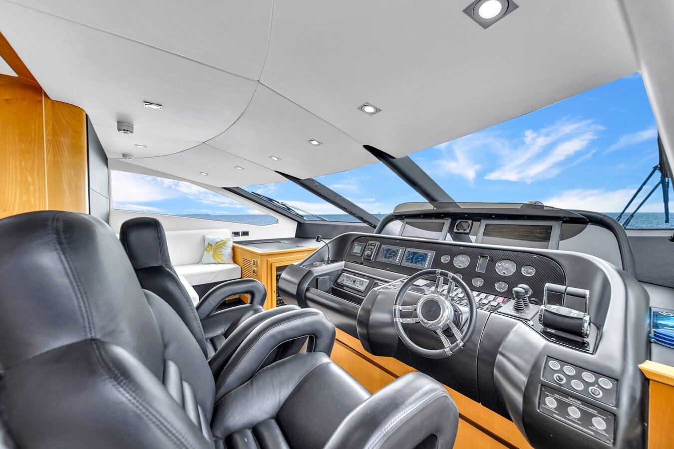 2010 SUNSEEKER 80'