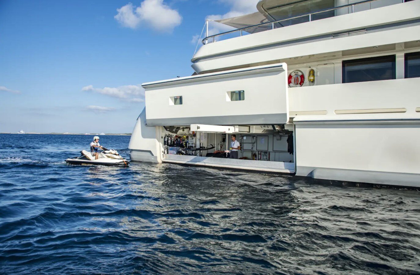 2010 VIAREGGIO SUPERYACHTS 203' 5