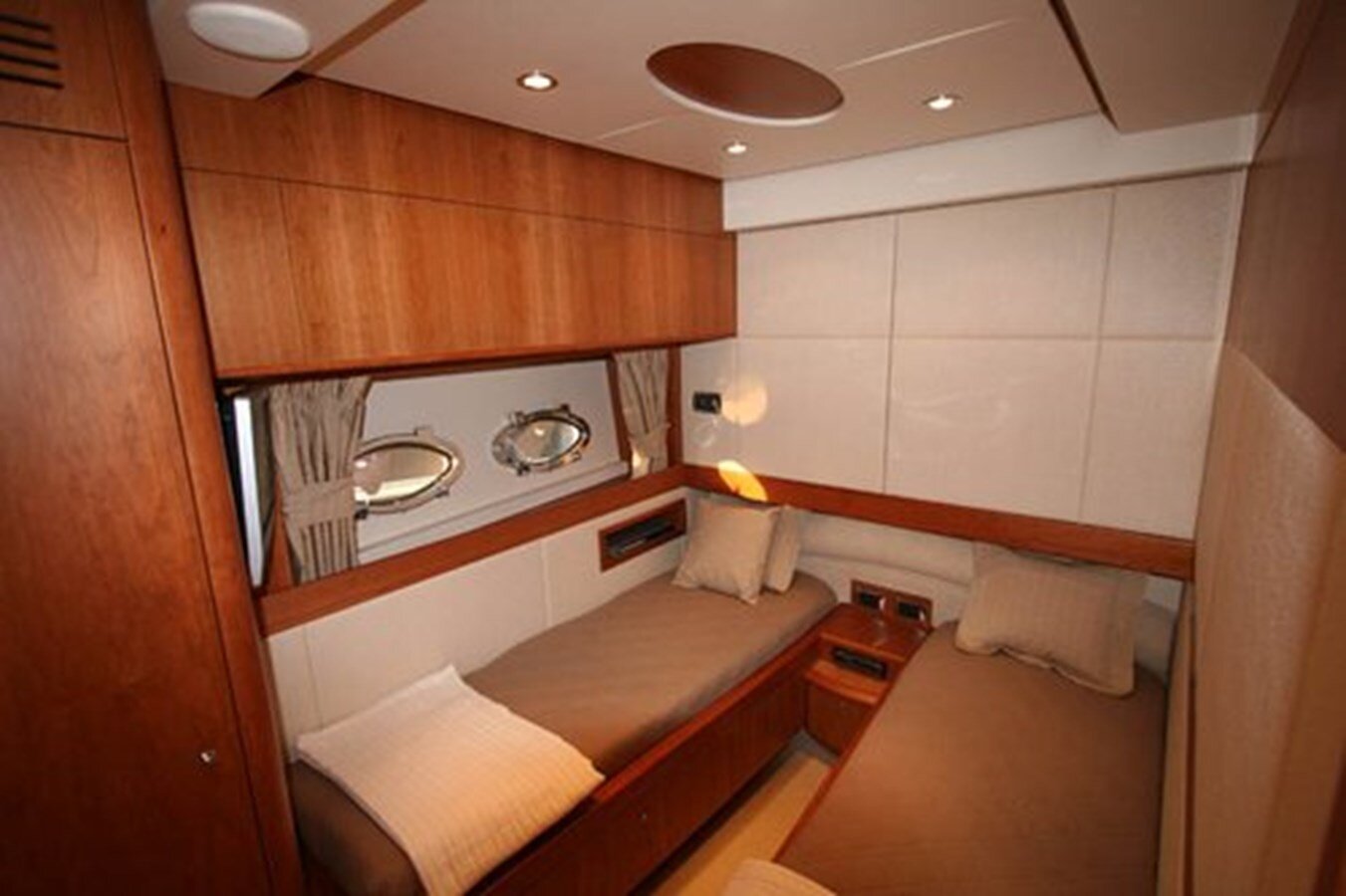 2011-aicon-yachts-63-8-a56368