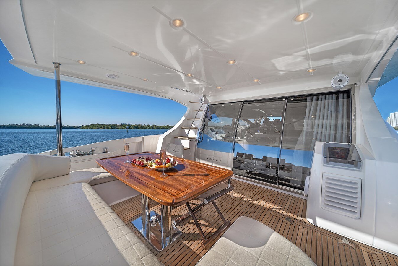 2011 AZIMUT YACHTS 70'