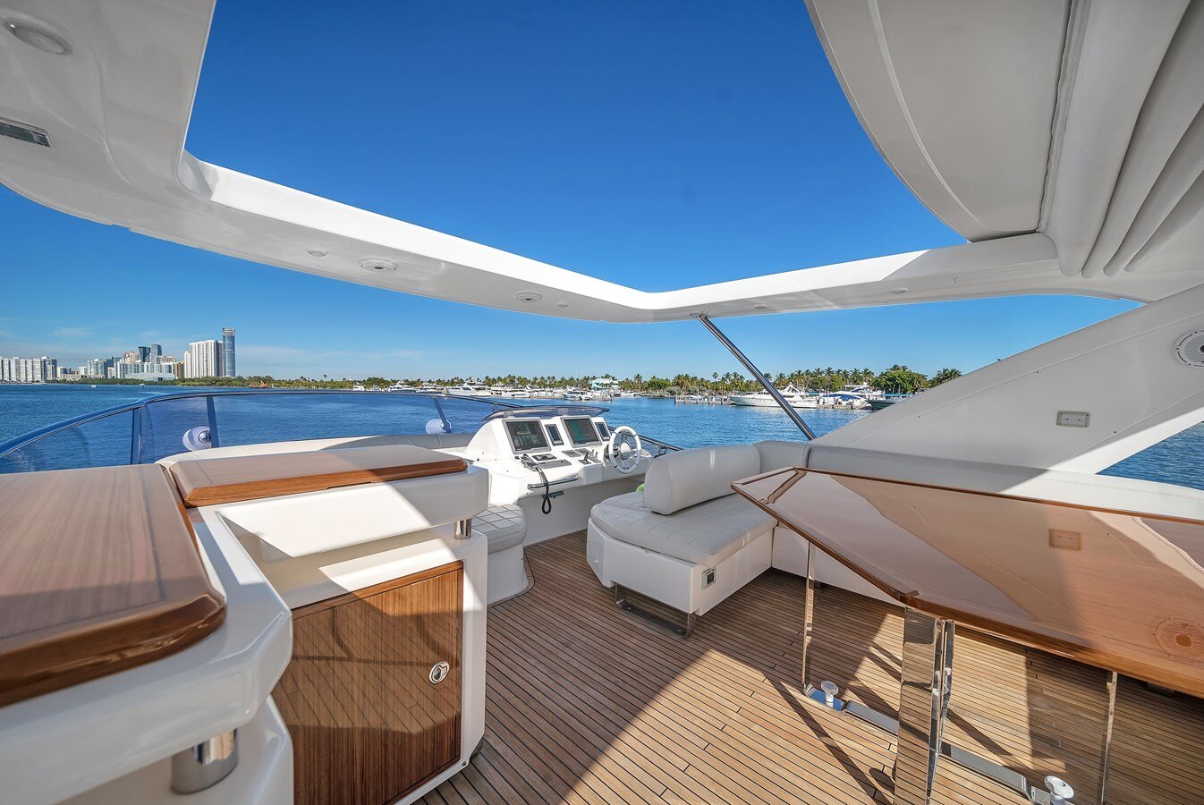 2011 AZIMUT YACHTS 70'