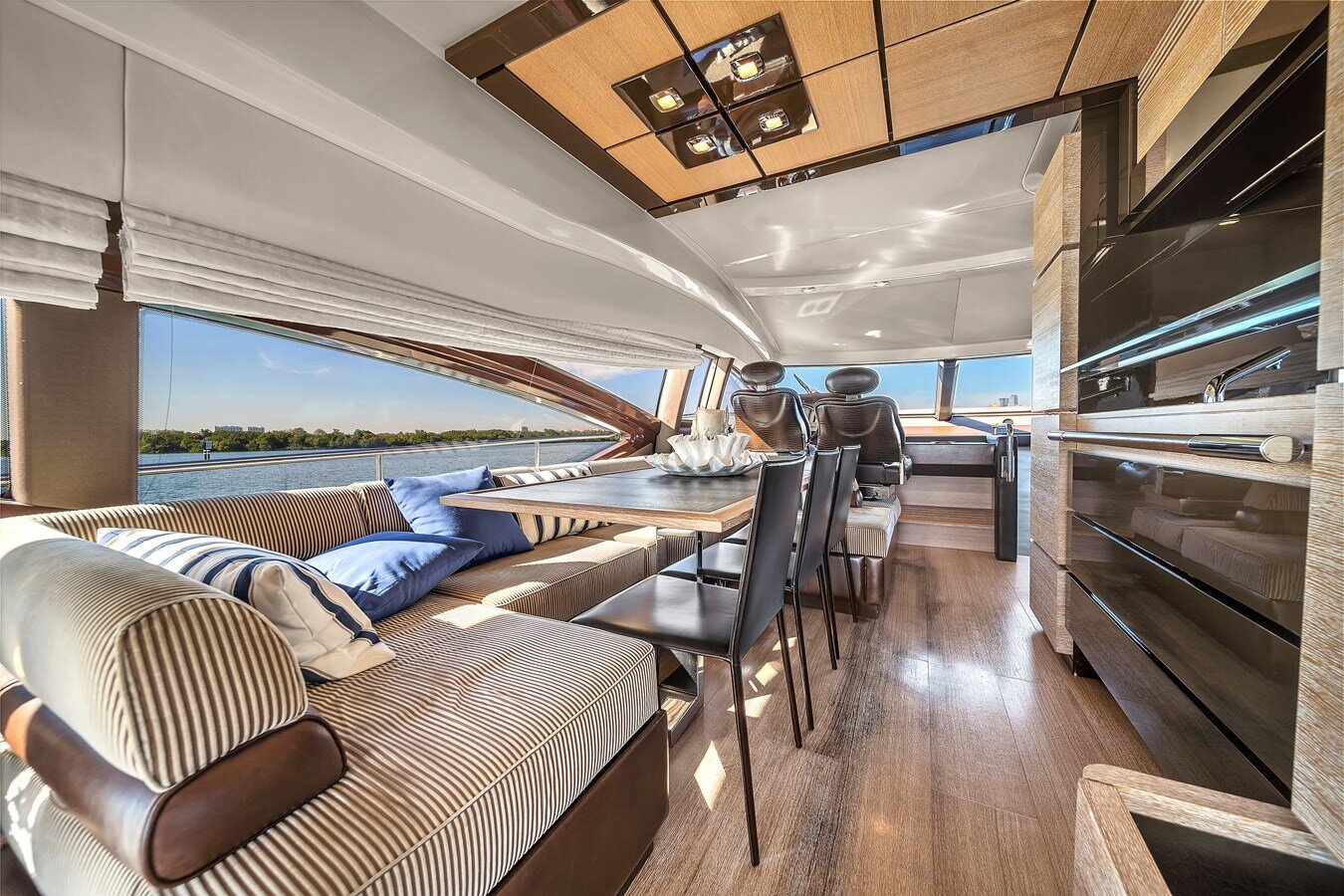 2011 AZIMUT YACHTS 70'