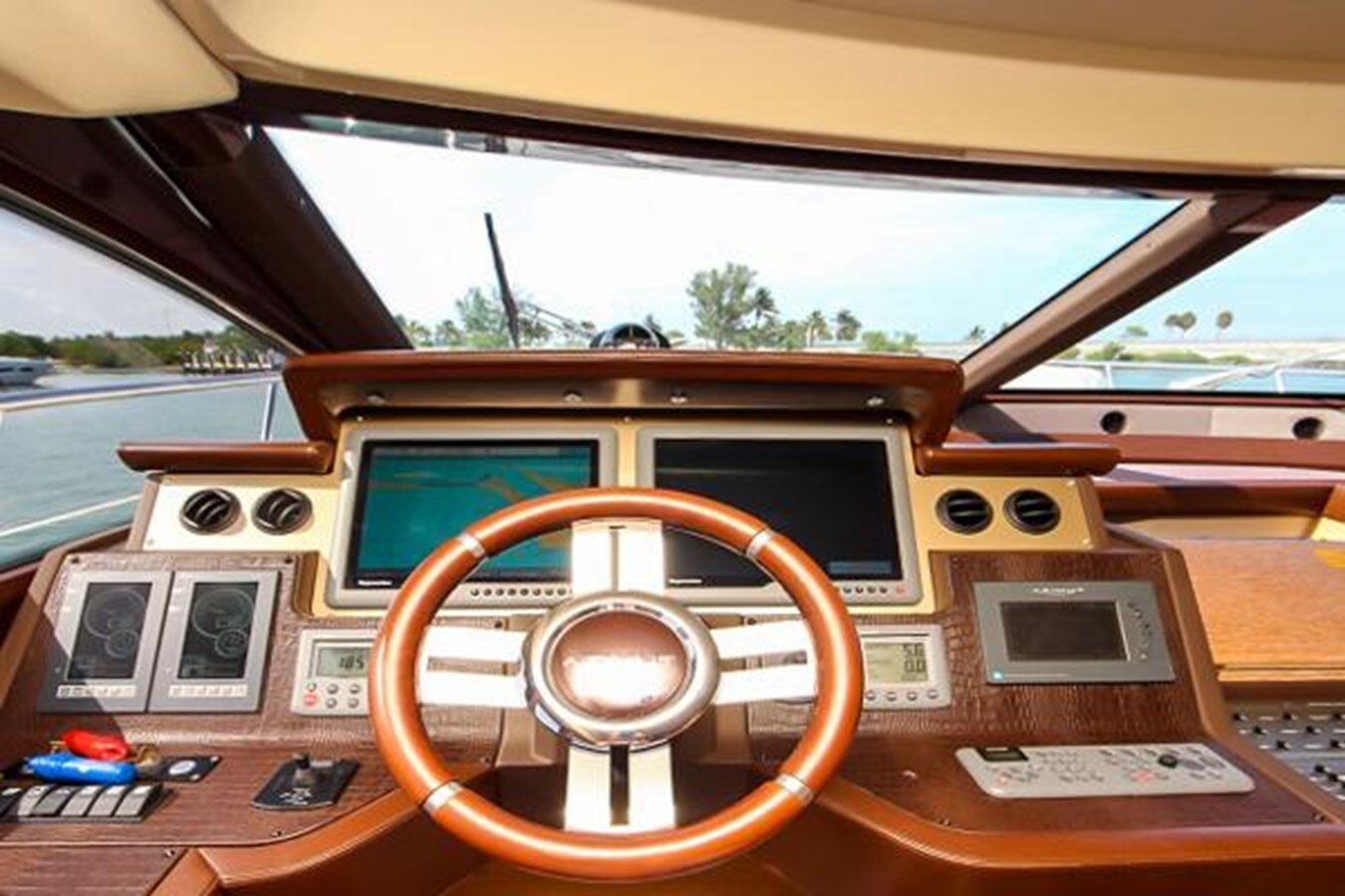 2011-azimut-yachts-70-0f7daf