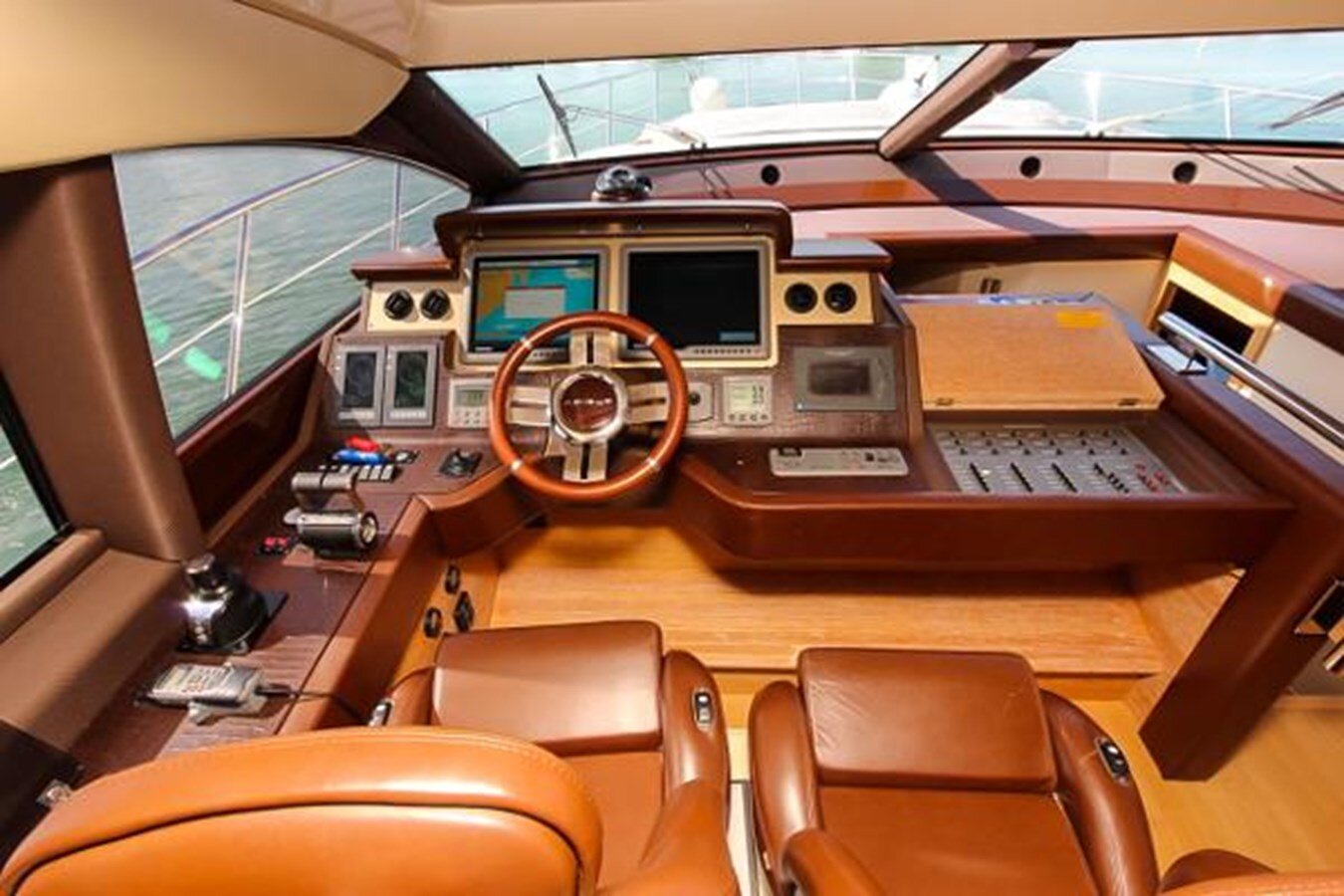 2011-azimut-yachts-70-0f7daf