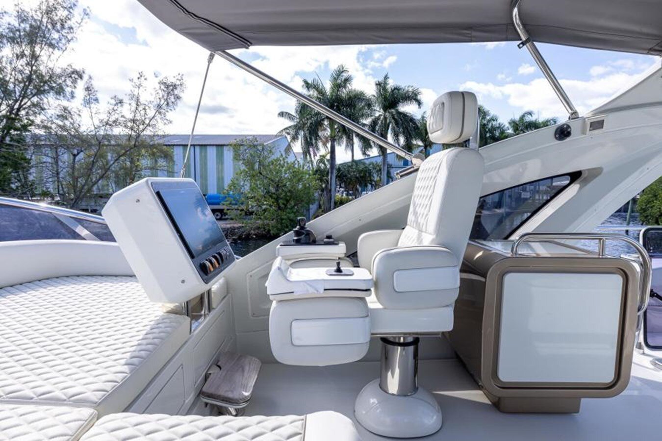 2011-azimut-yachts-72-5dcbae