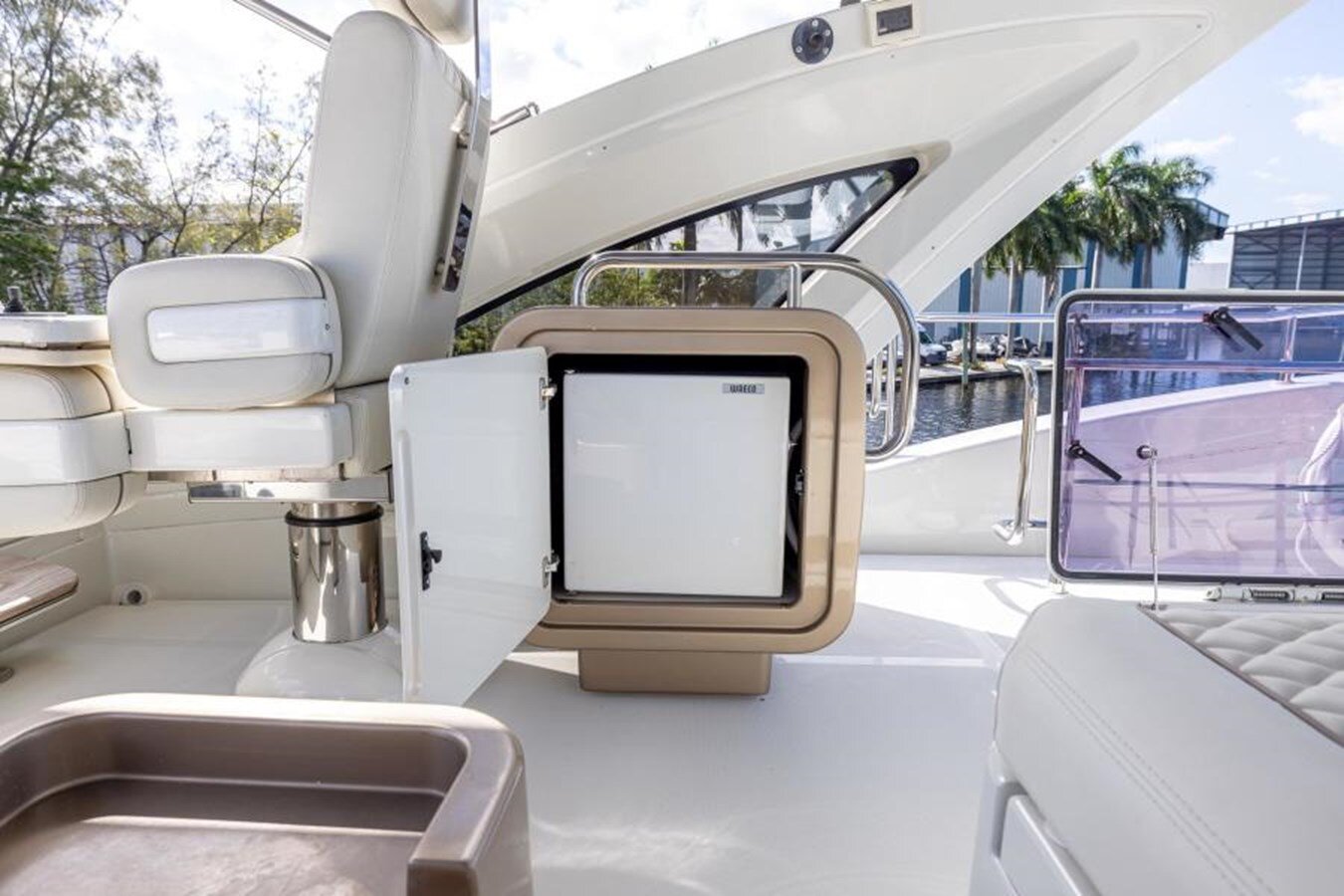 2011-azimut-yachts-72-5dcbae