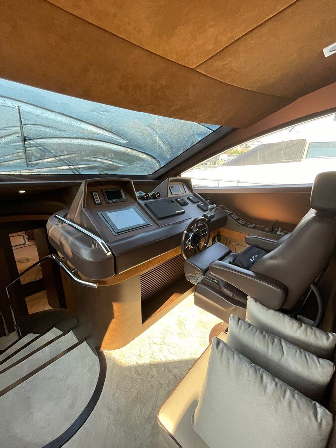 2011-azimut-yachts-74-2-fe1310
