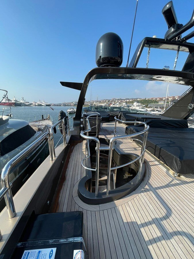 2011-azimut-yachts-74-2-fe1310