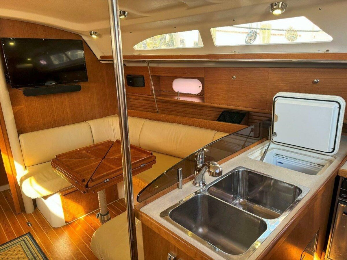 2011-catalina-36-6-63cc58