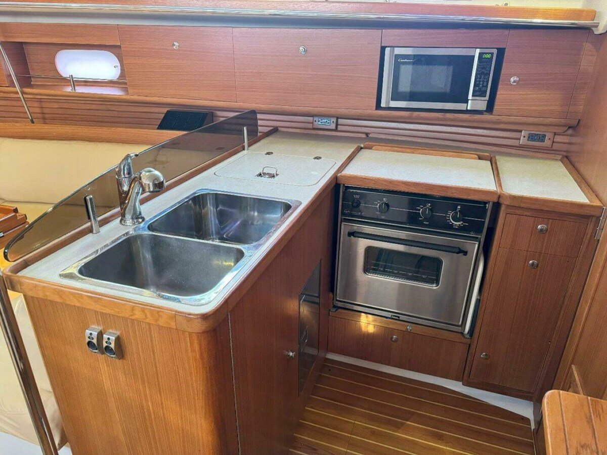 2011-catalina-36-6-63cc58