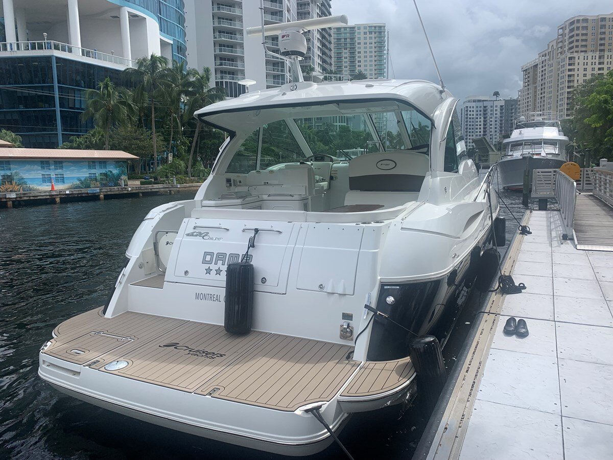 2011-cruisers-yachts-42-0606ba