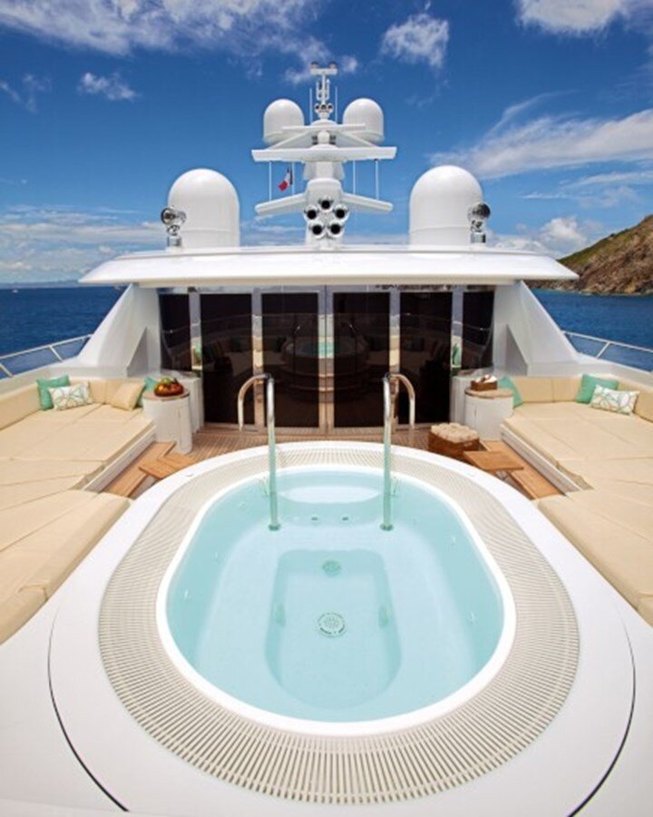 2011 FEADSHIP 206' 9