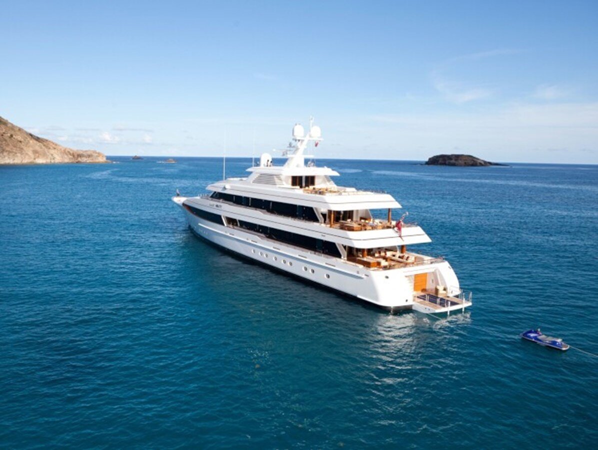 2011 FEADSHIP 206' 9