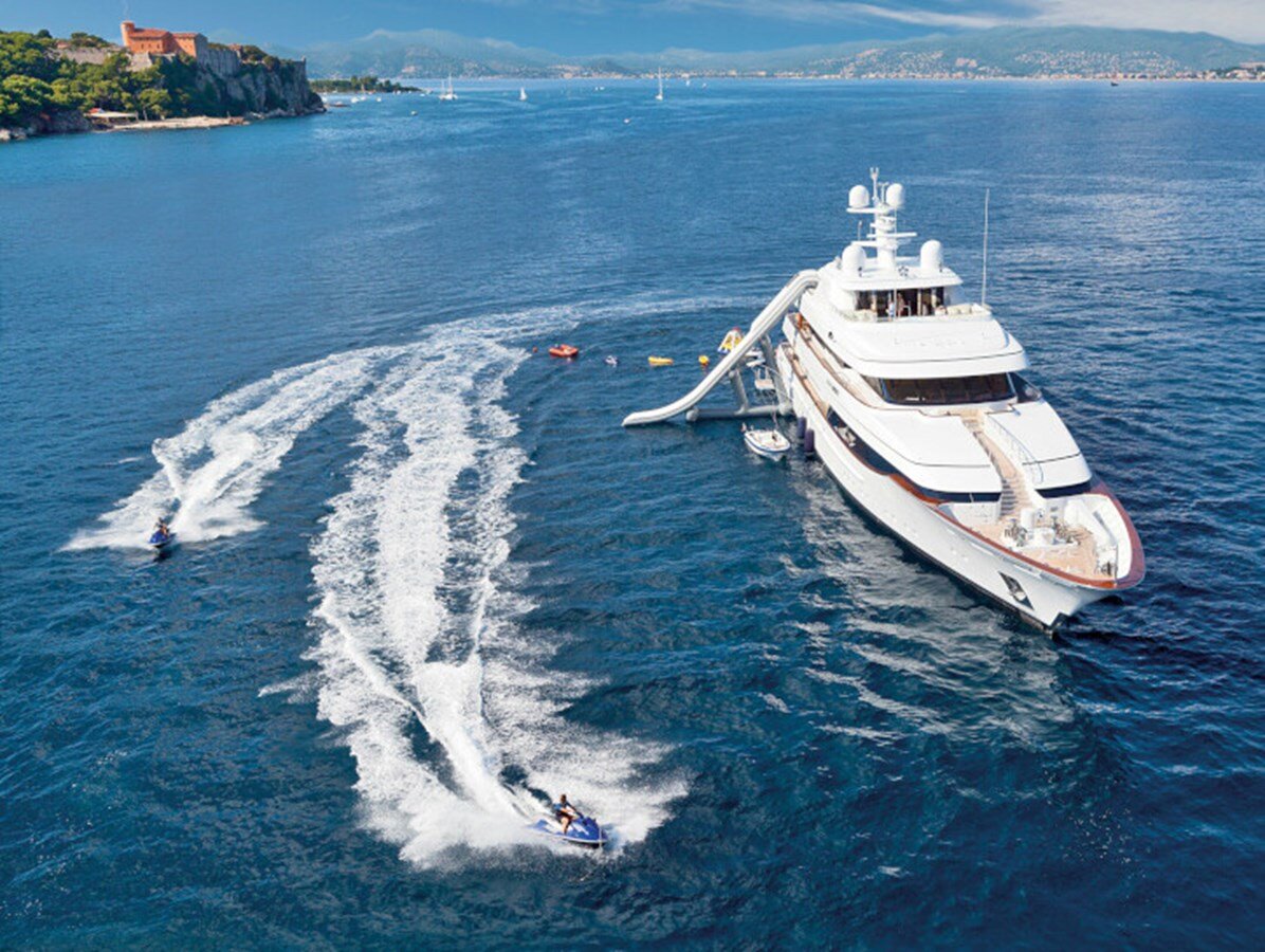 2011 FEADSHIP 206' 9