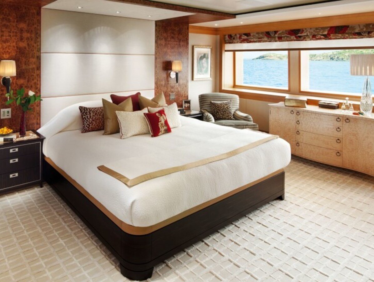 2011 FEADSHIP 206' 9