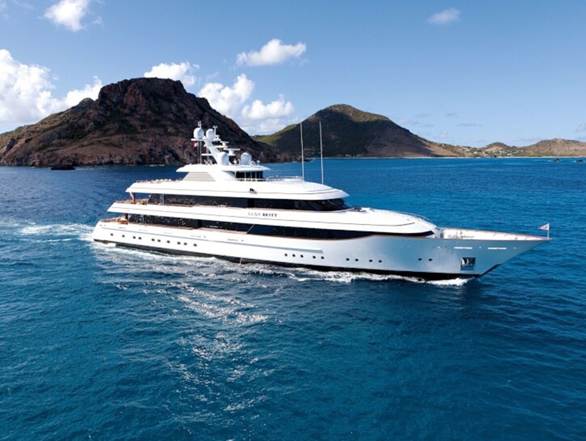 2011 FEADSHIP 206' 9