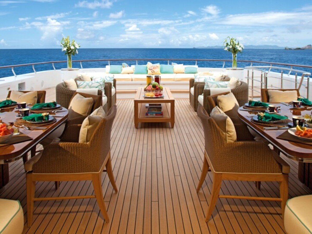 2011 FEADSHIP 206' 9