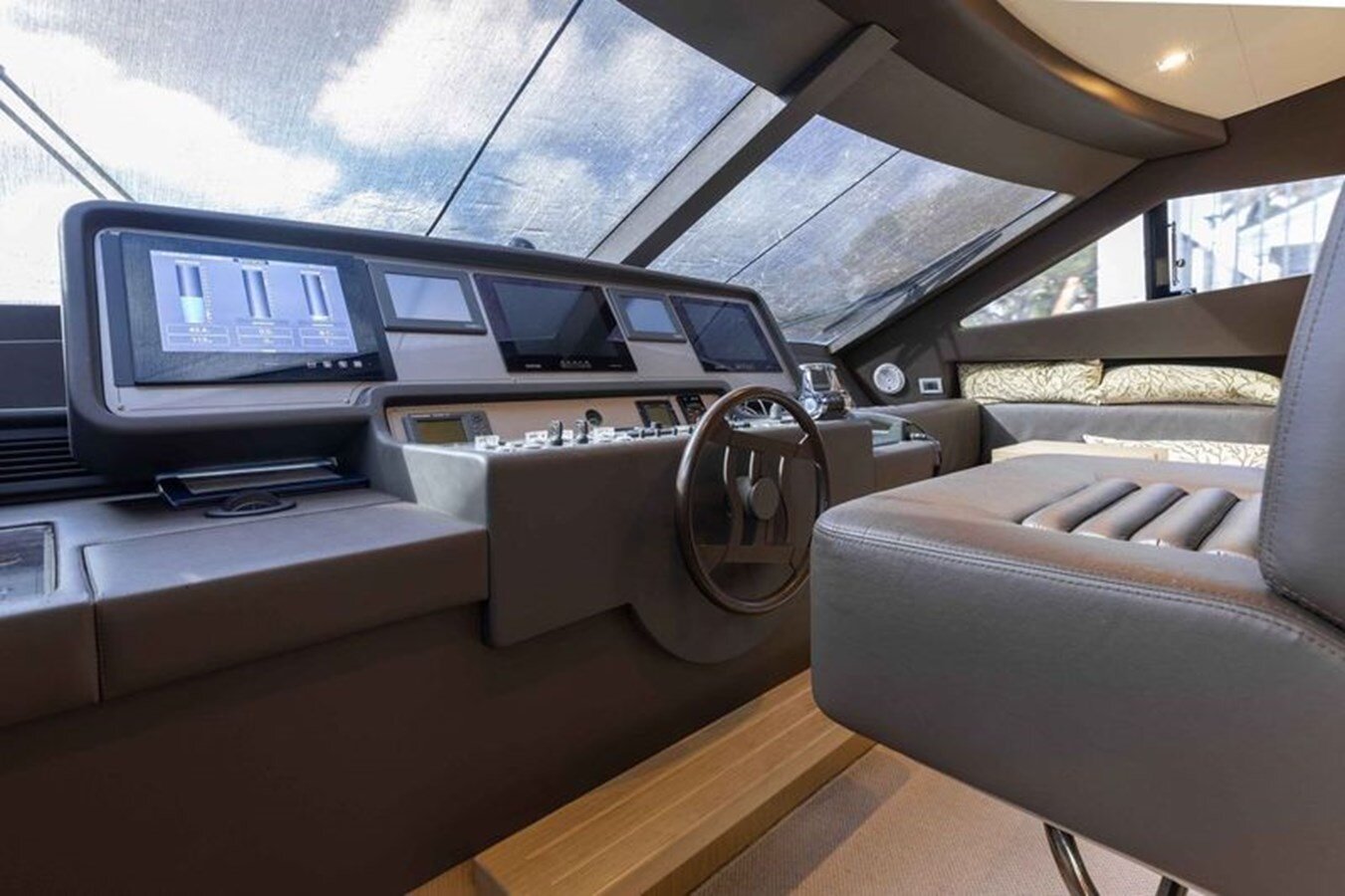 2011-ferretti-75-1-0ced0f