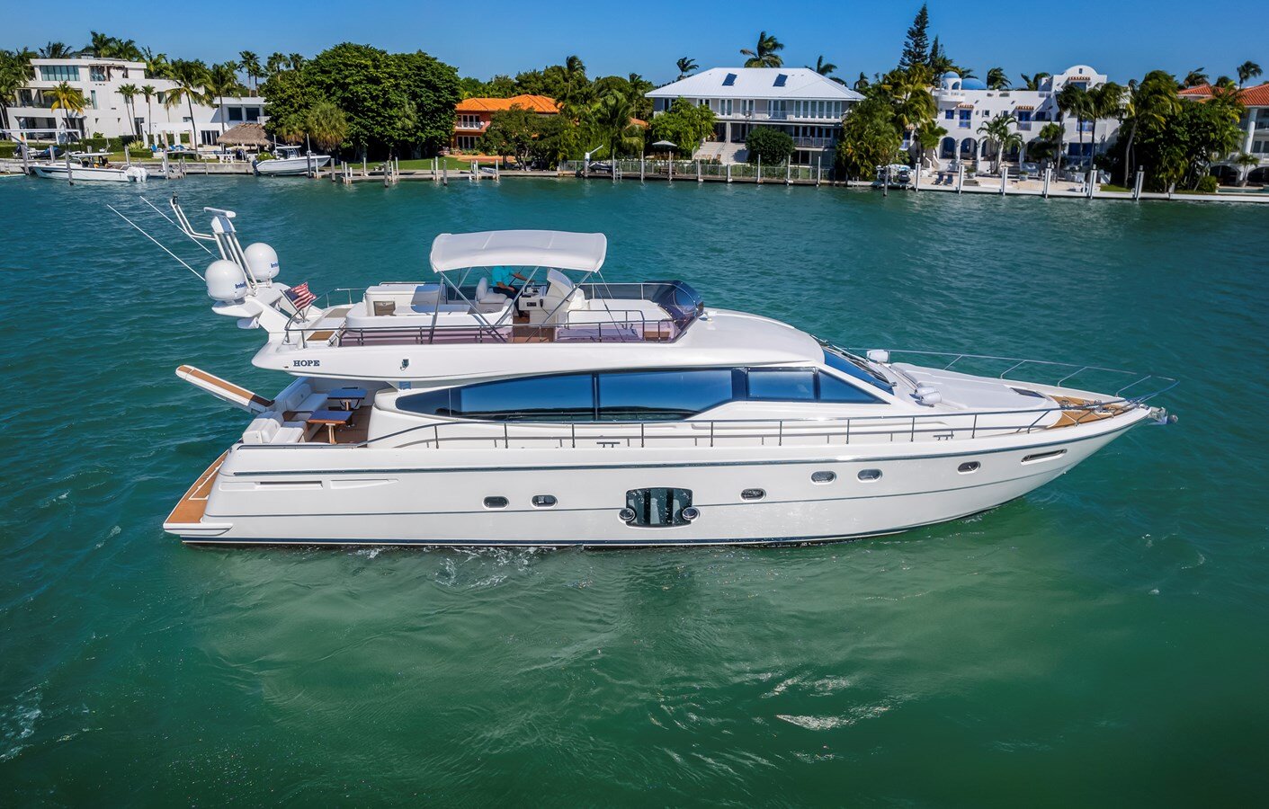 2011-ferretti-yachts-66-230b21