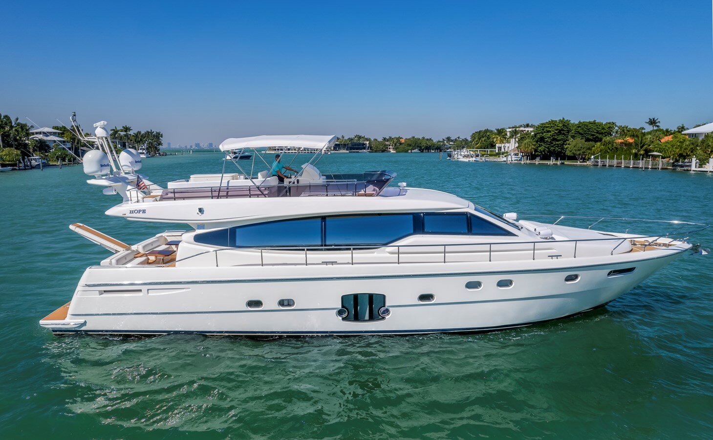 2011-ferretti-yachts-66-230b21