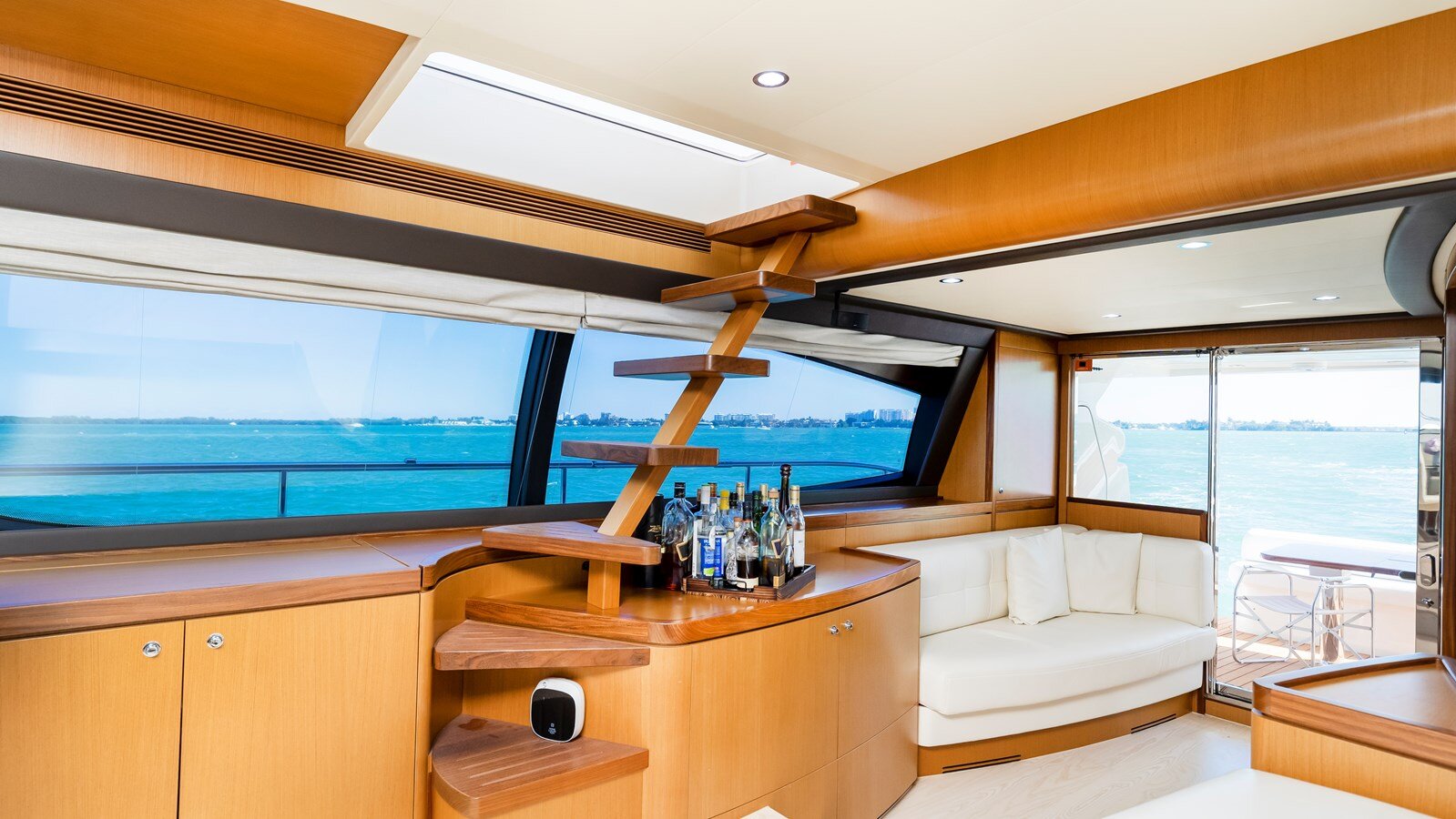 2011-ferretti-yachts-66-230b21