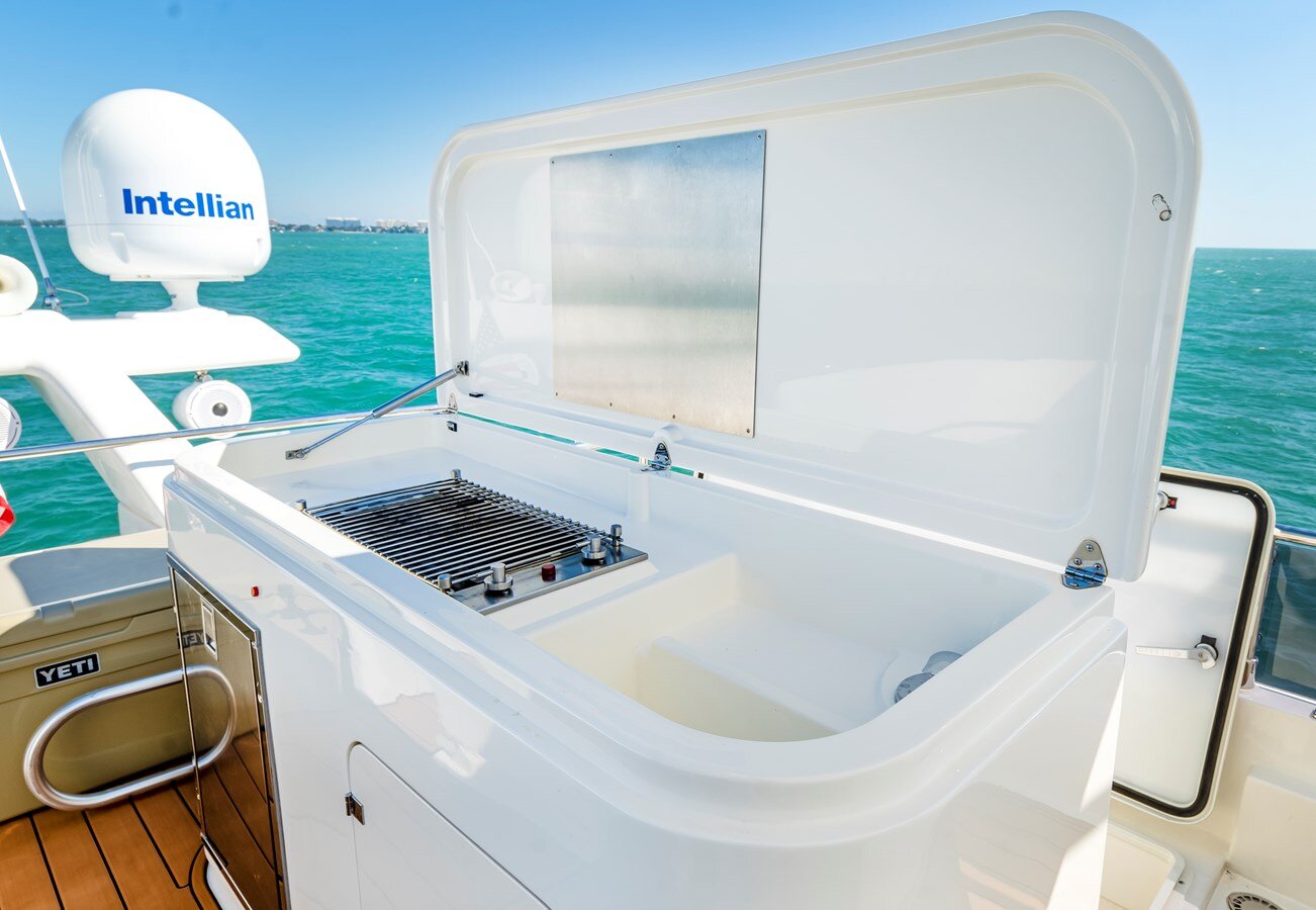 2011-ferretti-yachts-66-230b21