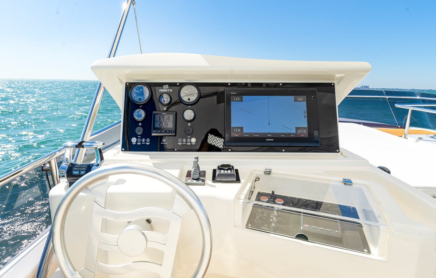 2011-ferretti-yachts-66-230b21