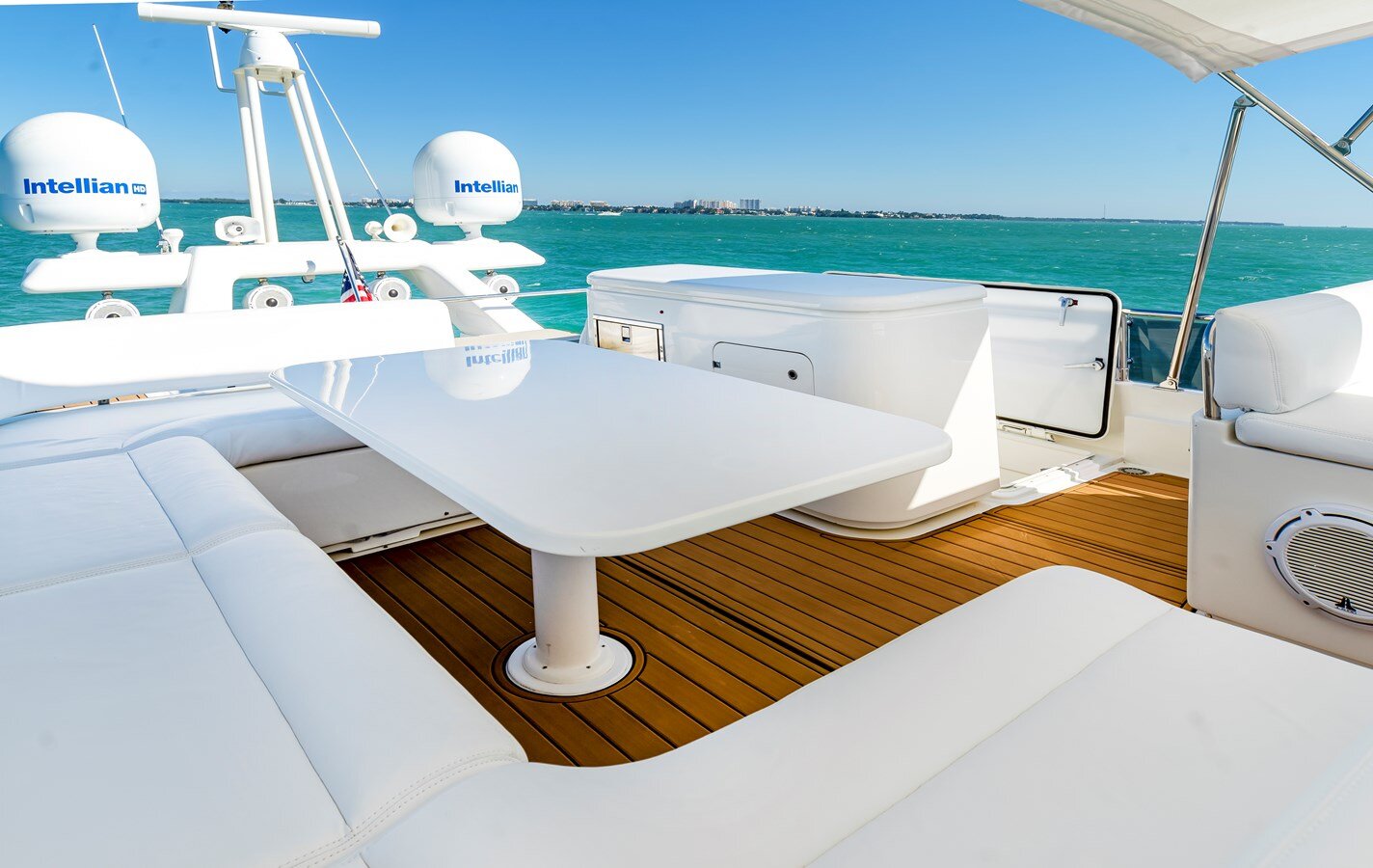 2011-ferretti-yachts-66-230b21