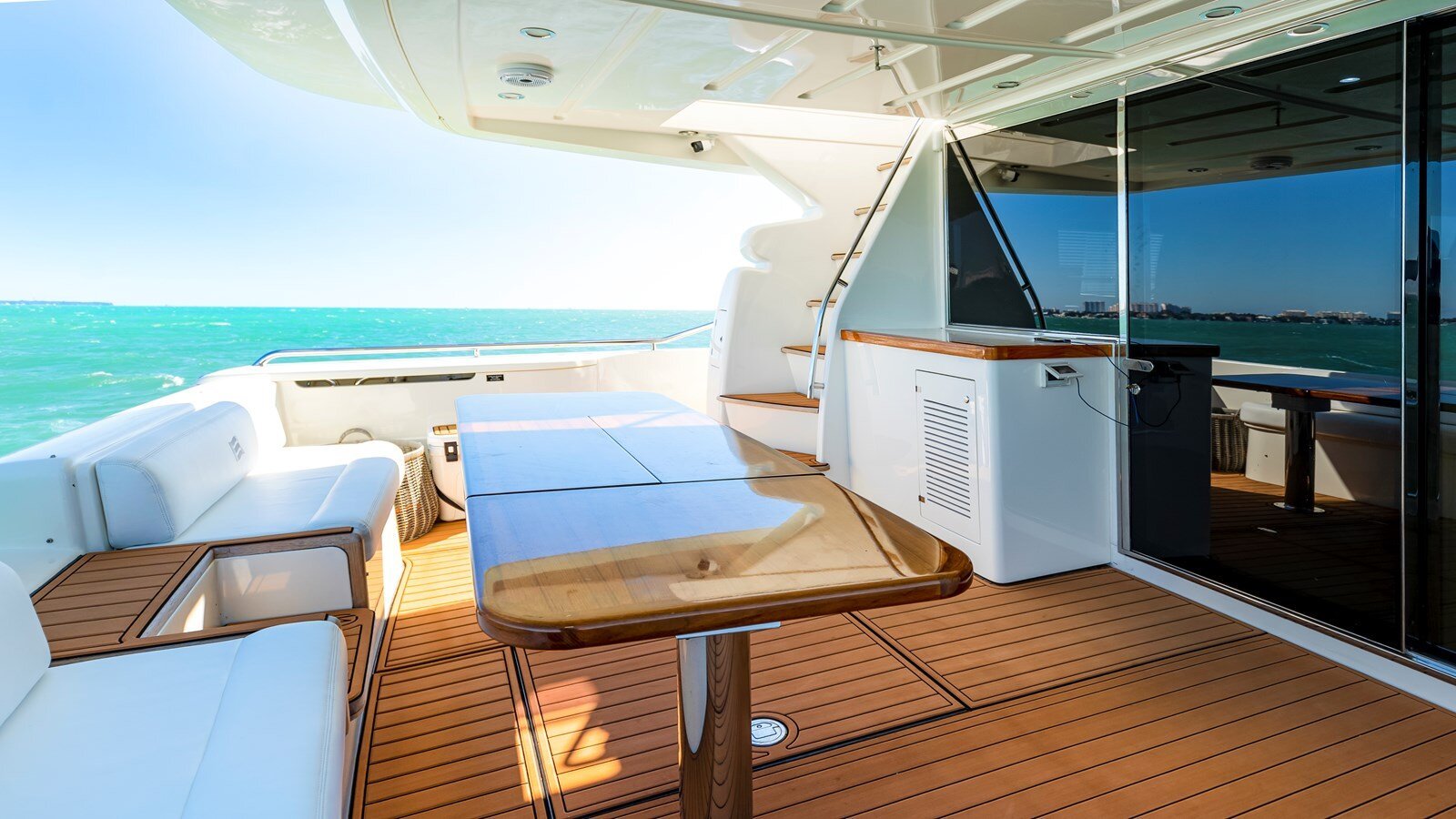 2011-ferretti-yachts-66-230b21