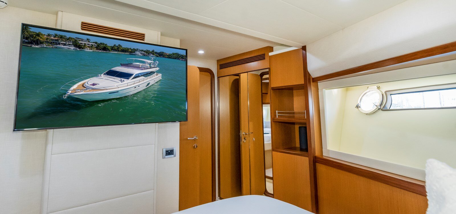 2011-ferretti-yachts-66-230b21