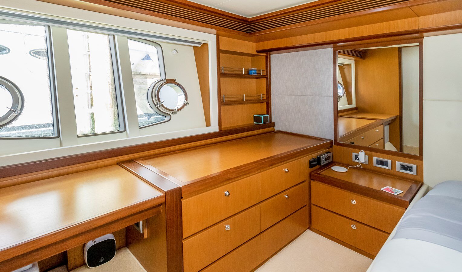 2011-ferretti-yachts-66-230b21
