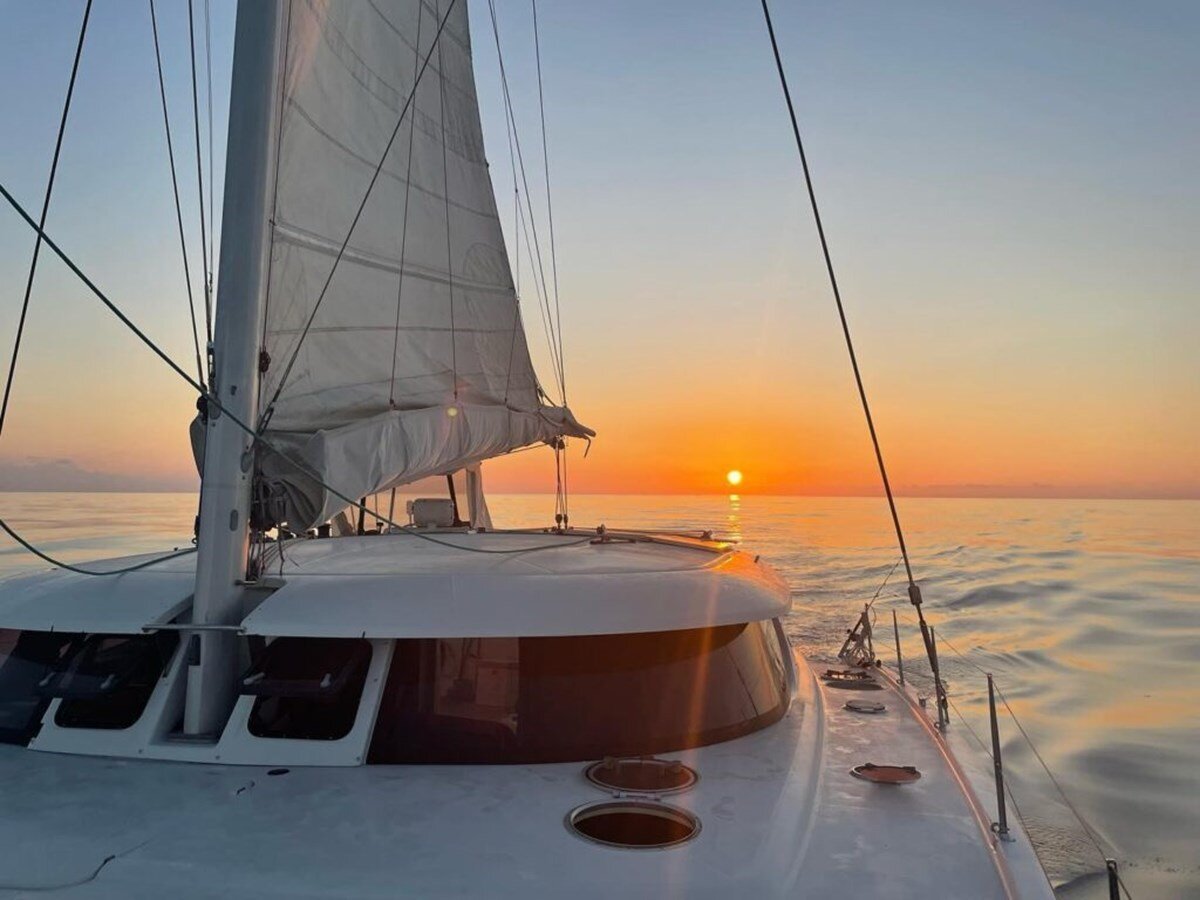 2011-fountaine-pajot-48-53683f