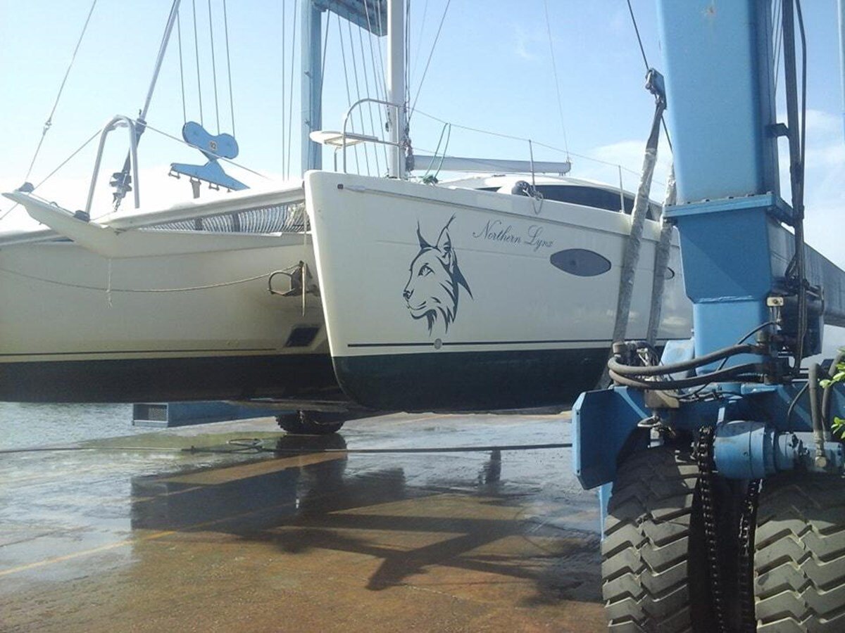 2011-fountaine-pajot-48-53683f