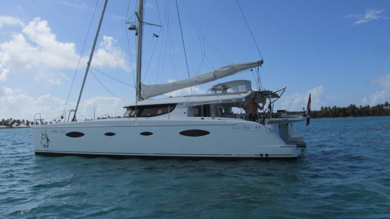 2011-fountaine-pajot-48-53683f